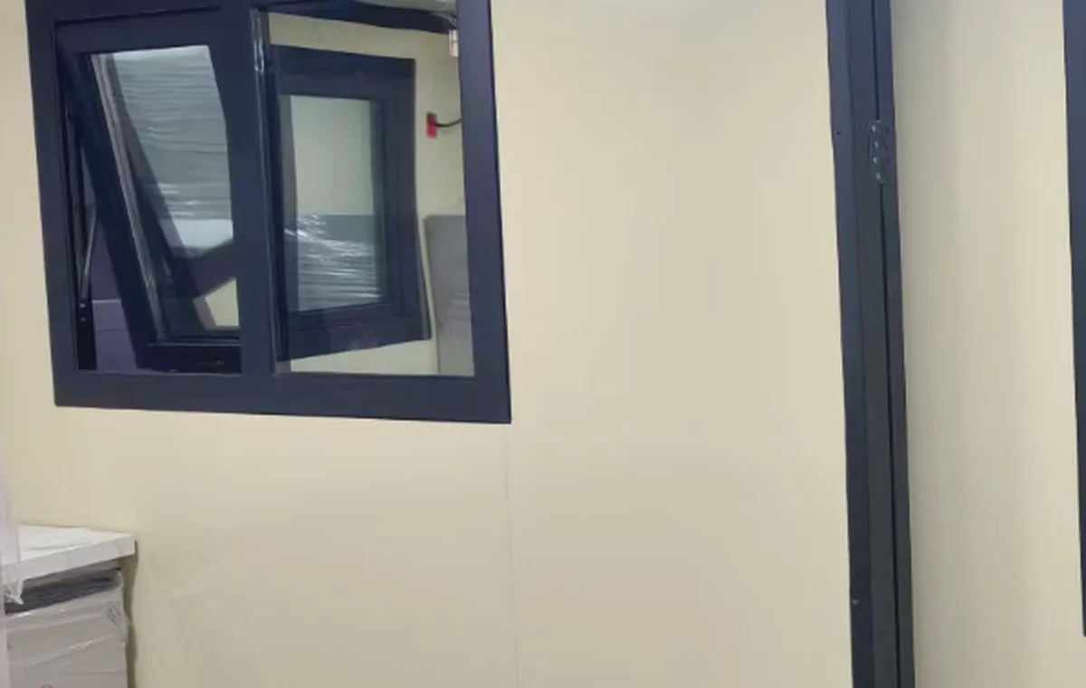 Mniejsze okno stosowane z panelem V950